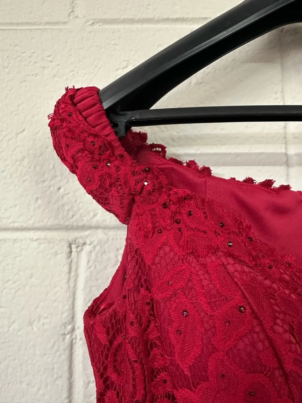 Women’s- Amelia Red Lace Off-Shoulder Dress - Picture 5 of 6